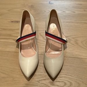 Gucci pumps with red white blue strap and gold buckle